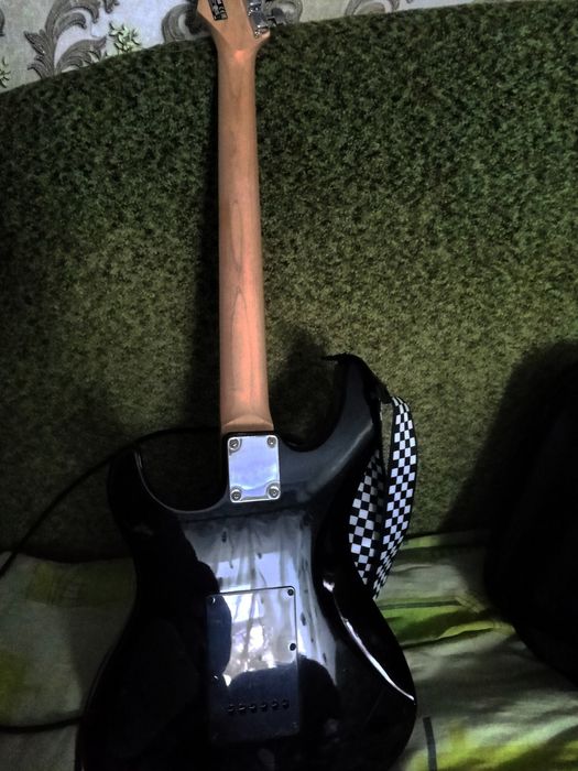 Yamaha ERG 121 + комбик Cort cm30r