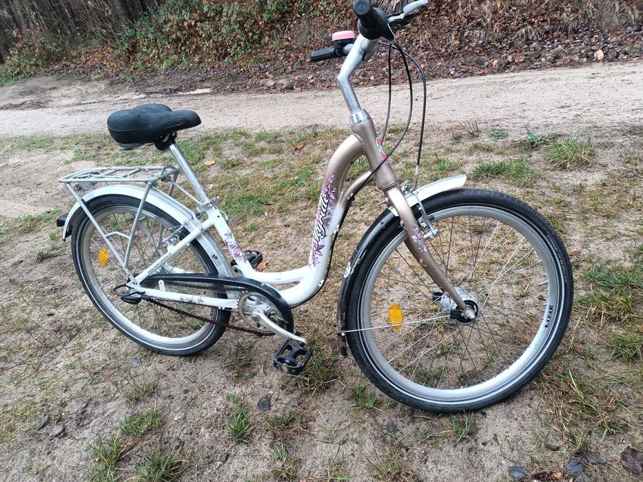 NIEMIECKI rower turystycznomiejski z biegami w piaście i PRĄDNICĄ