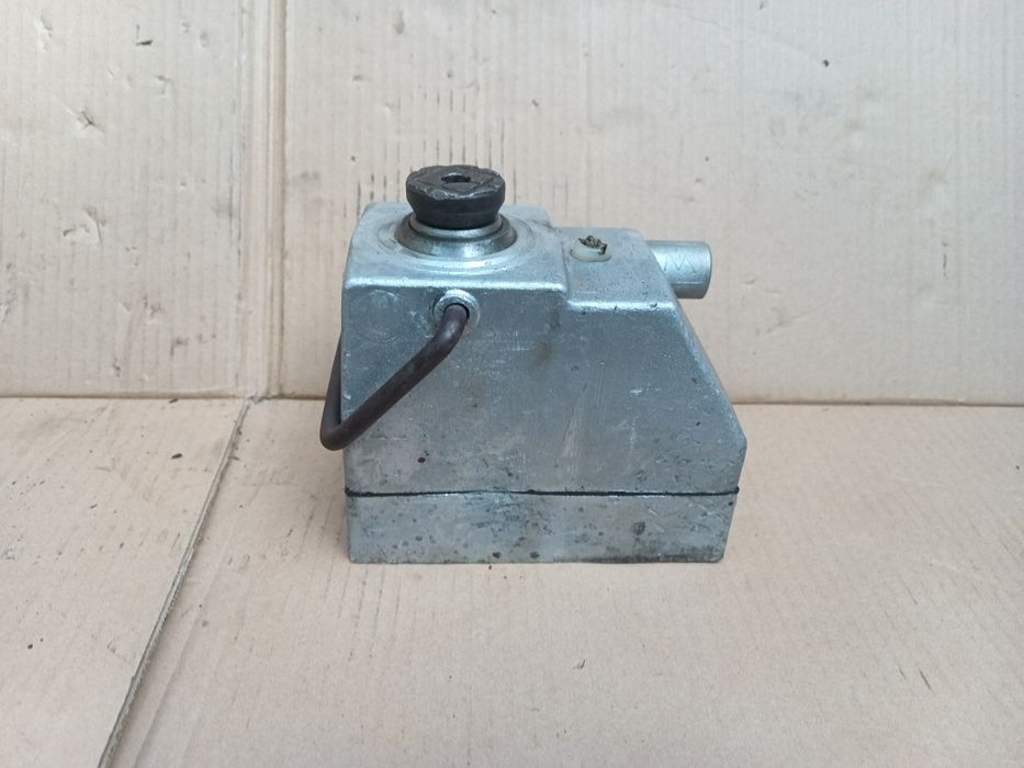 Lewarek podnośnik hydrauliczny pancerny