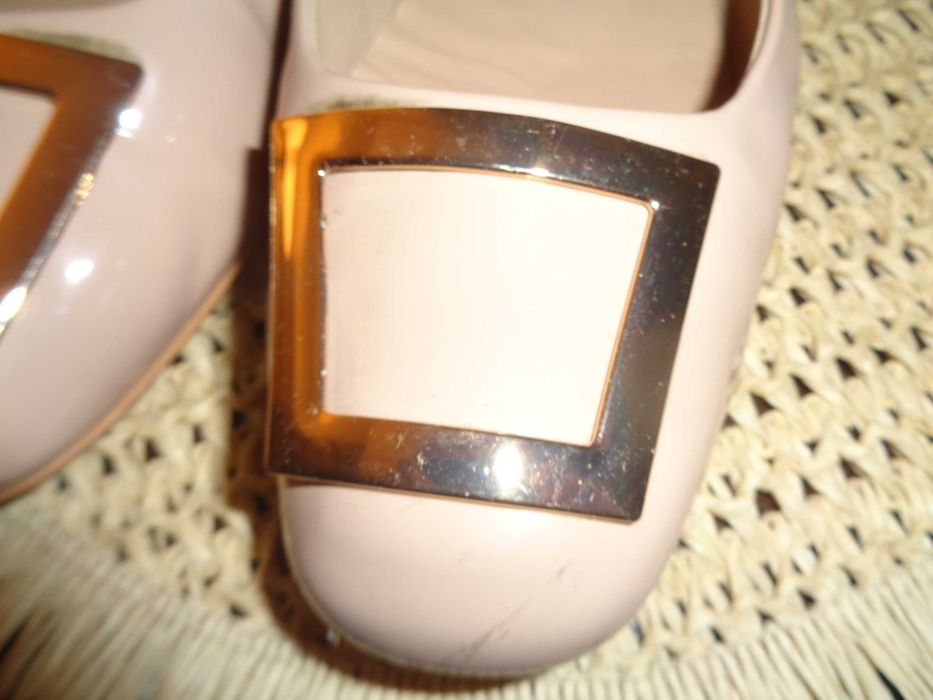 Buty damskie w kolorze cielistym lakierki Gino Rossi 39