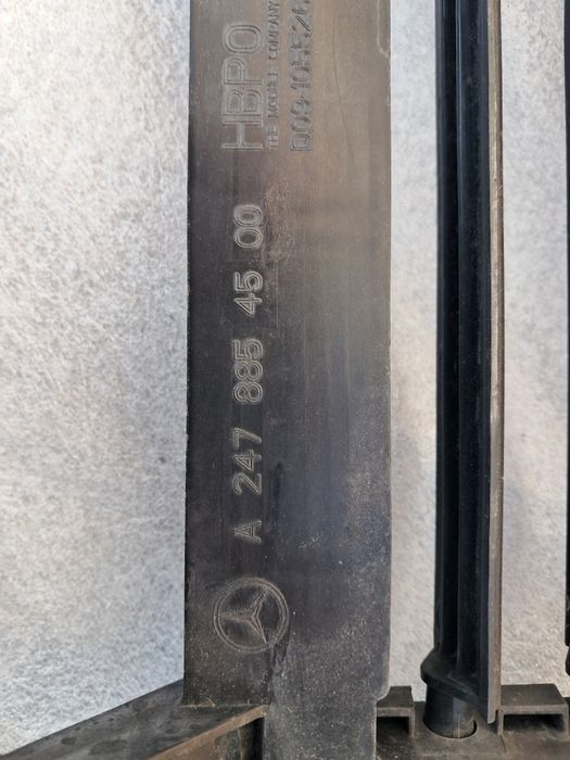 Kierownica powietrza Mercedes  B -klasa- 247 - żaluzja -