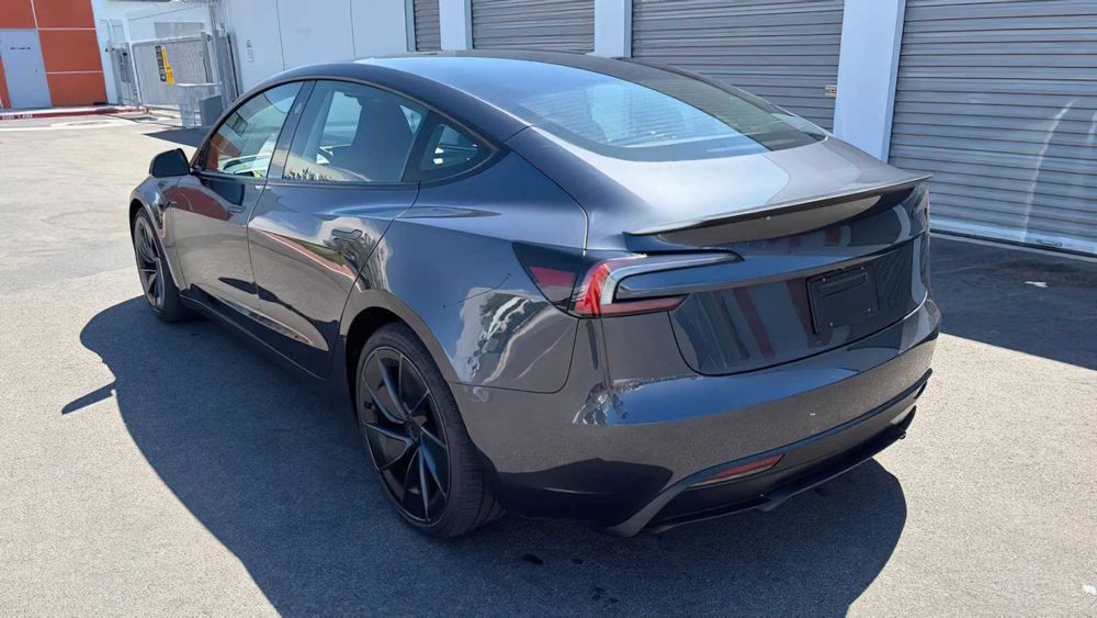 Tesla Model 3      2024