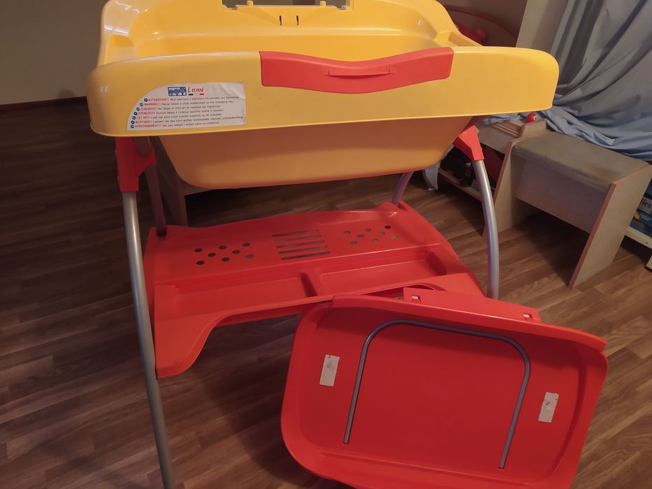 Fraldario com banheira