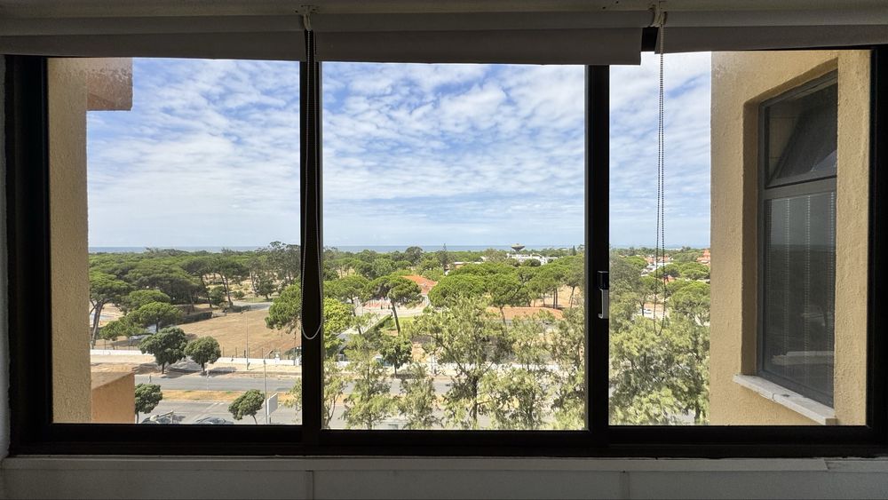 Excelente T1 com Vista de Mar em Santo António da Caparica! T1 Mobilado e Equipado
