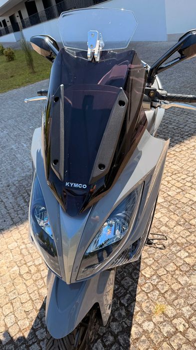 Vendo maxi scooter KYMKO XCiting 400I ABS em excelente estado