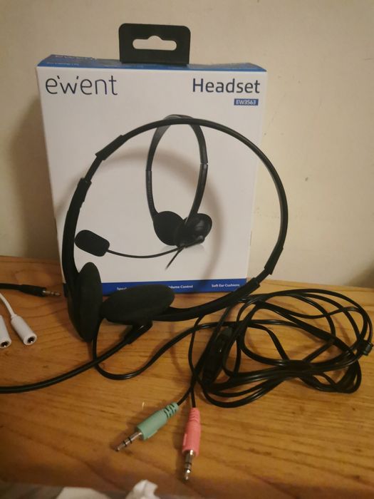 Headset and Cable + 2 Adapters64284557954947122