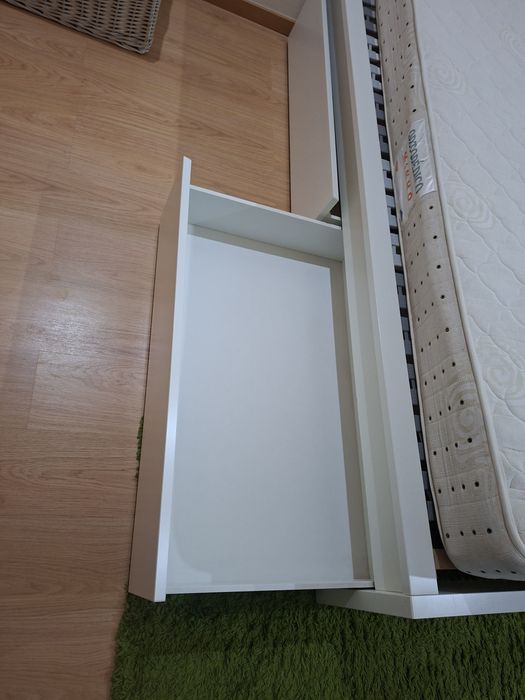 Cama de solteiro com arrumaçáo
