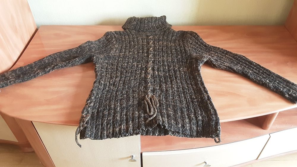 450 грнТеплий вовняний светр/свитер Hand Made розмір 46-48