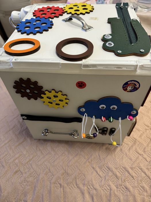 Бізі куб для діток