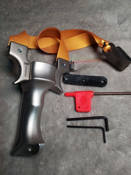 Титанова професійна  рогатка , резина Precise 1мм