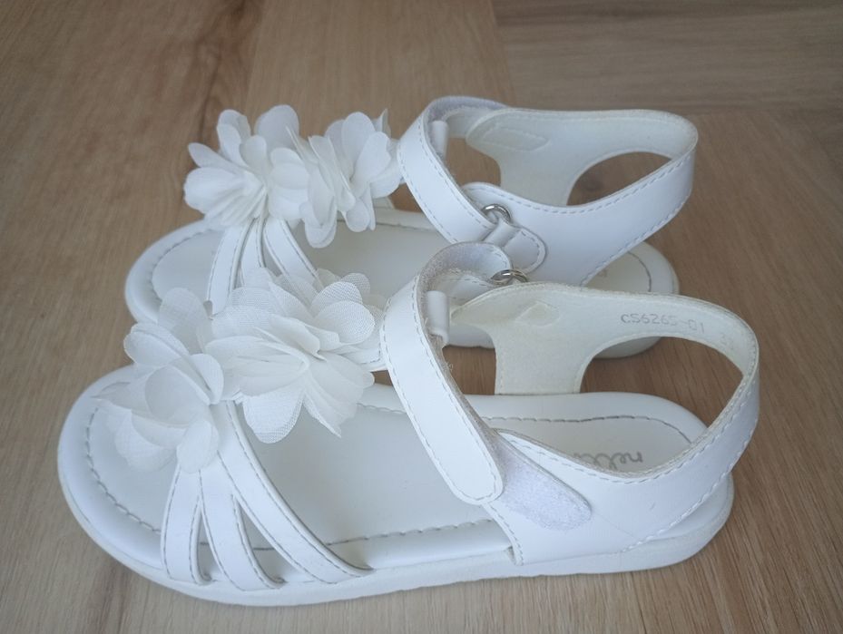 Letnie dziewczęce sandałki, białe, r. 33