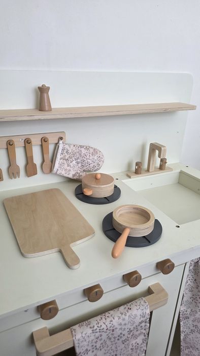 Cozinha de brincar em madeira com acessórios