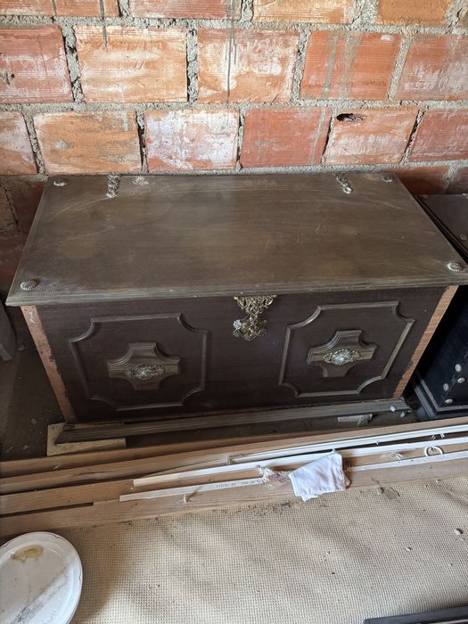 Bau de madeira antigo