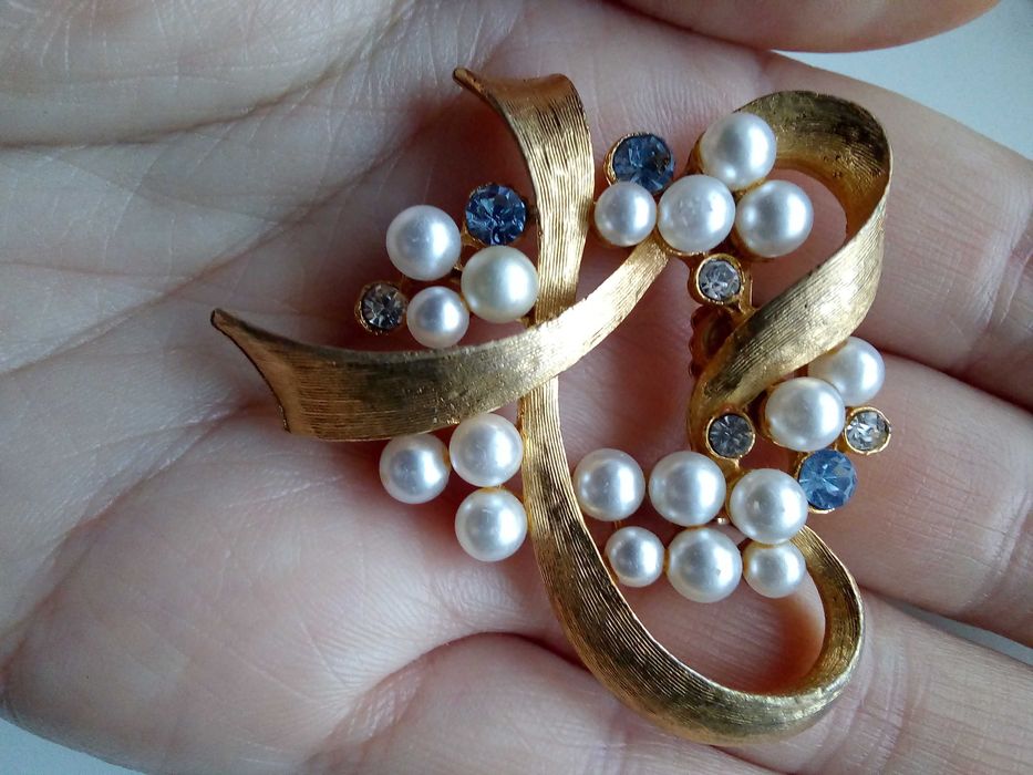 Брошка вінтажна.  Вінтажна біжутерія. Геліотис. Камея