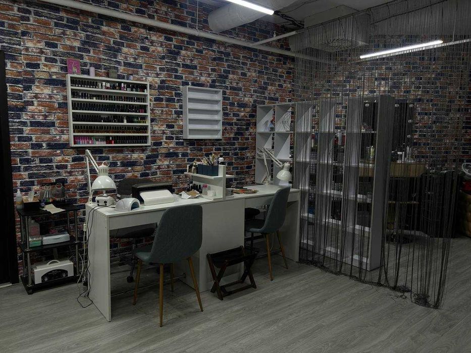 Оренда офісу 13 м², та Оренда робочих місць майстра манікюру