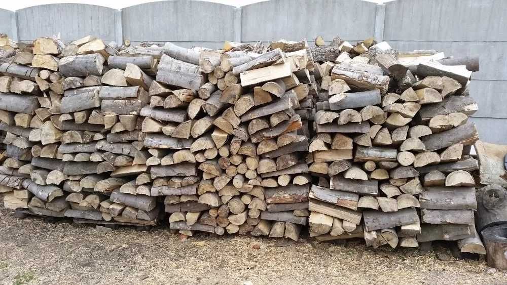 Połupane, sezonowane drewno opałowe / kominkowe