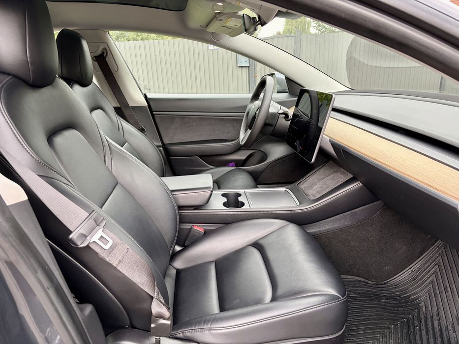 Tesla Model 3  2021 рік