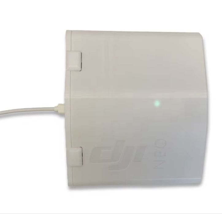 Drone dji neo com diversos acessorios