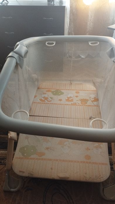 Дитячий манежик в гарному стані