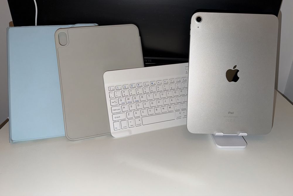 iPad 10 gen. 64 GB Srebrny | Klawiatura |  2x Etui
