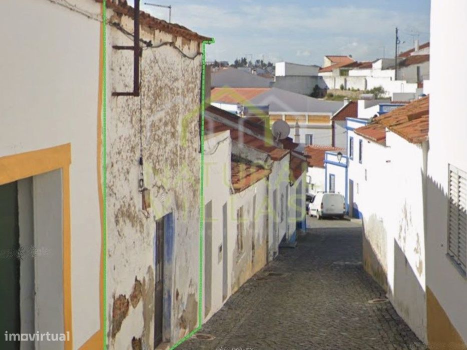 Old House in Aljustrel Fully Requiring Restoration