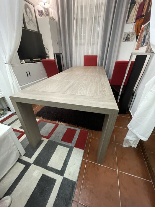 Mesa de sala em madeira extensivel