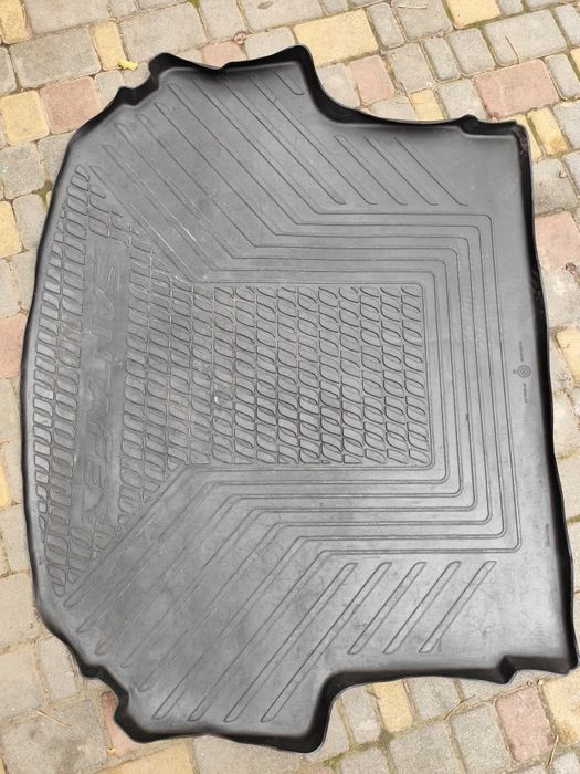 Продам коврик в багажник Хюндай Санта Фе