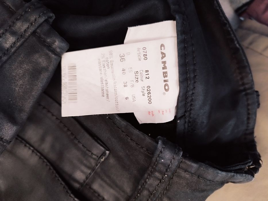 Miękkie woskowane spodnie Cambio S,
W pasie 40 cm x 2
Długość 100 cm
O