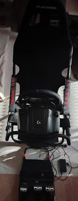 Cadeira Playseat Challenge Gaming + Volante e Pedais LOGITECH G923