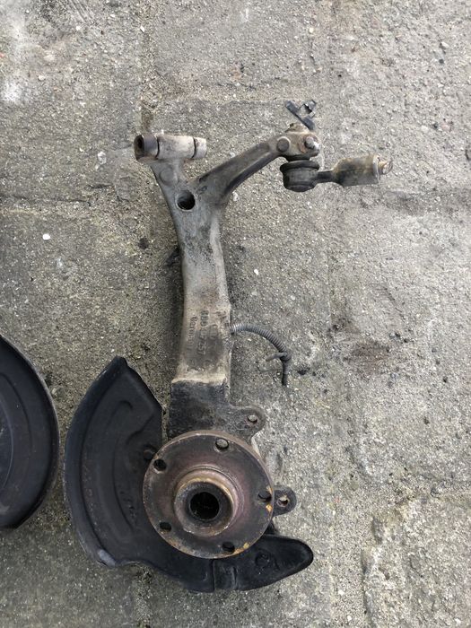 Передні цапфи права ліва VW Passat b5 Audi A6C5 маю під різні мотори