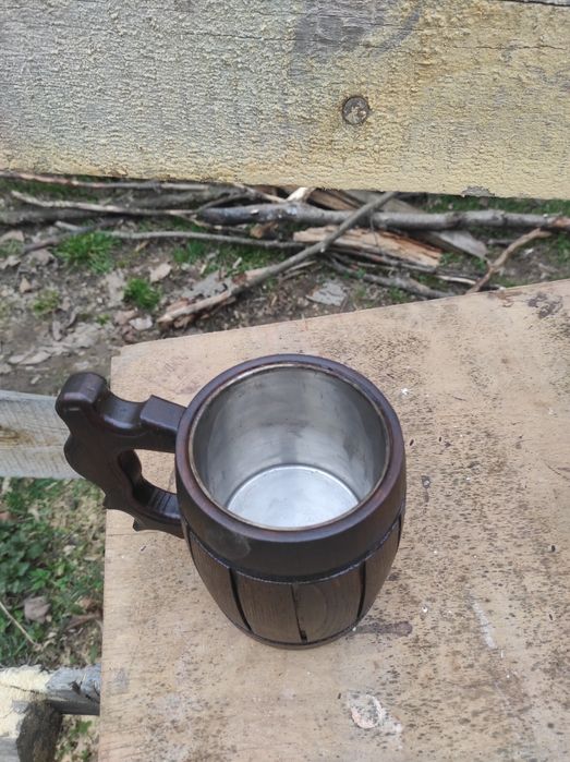 Дерев'яні бокали для пива.