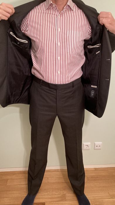 Fato Strellson castanho escuro.