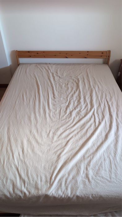 Estrutura de cama IKEA NEIDEN em madeira 140x200 cm com estrado