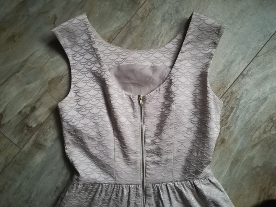 Sukienka wzorzysta szara z połyskiem H&M