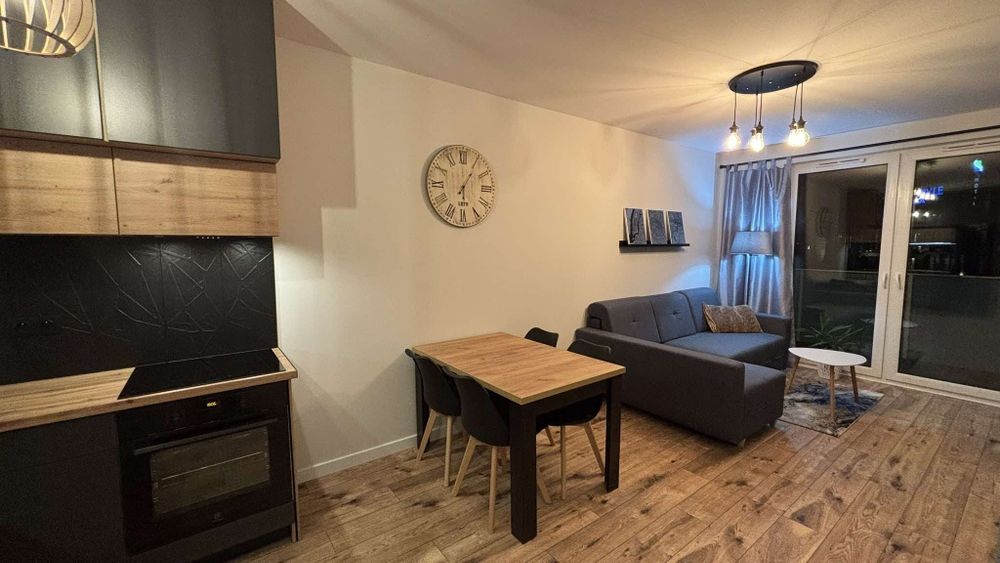 Nowe 2 pokojowe, garaż i klimatyzacja w centrum Redy