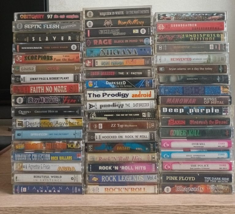 Аудіокасети рок гуртів та поп виконавців