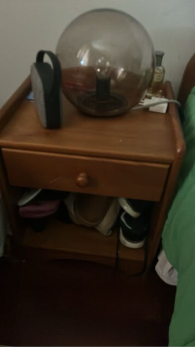Quarto completo madeira maciça com colchao usado