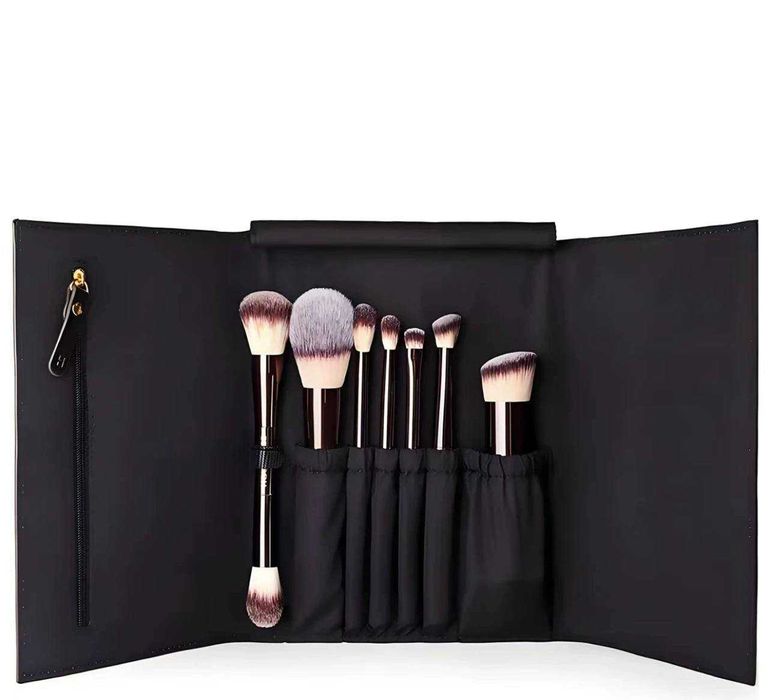 Набор кистей Hourglass vegan travel brush set