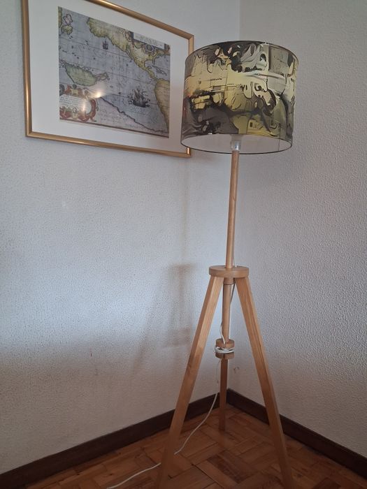 Candeeiro de pé – 15€