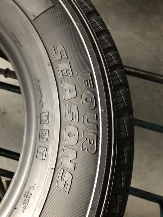 Шини 225/70/15c-4шт Pirelli Chrono Four Seasons