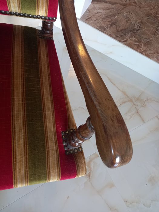 Stylowy Antyczny Fotel Tron