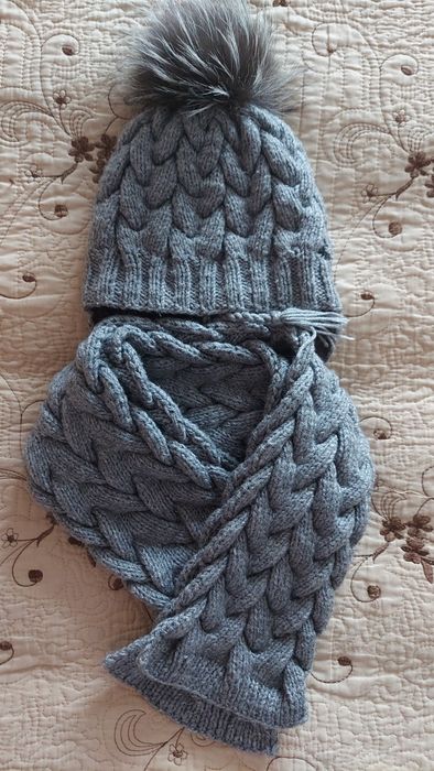 Зимова шапка з шарфом