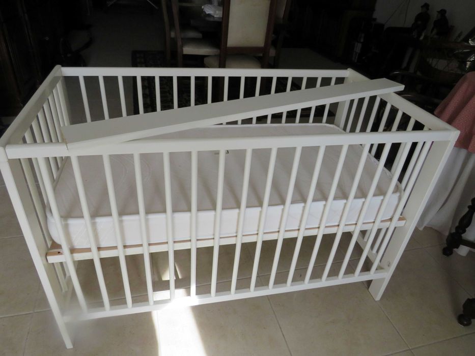 Vendo cama/berço para bebé ou criança, cor branca do IKEA