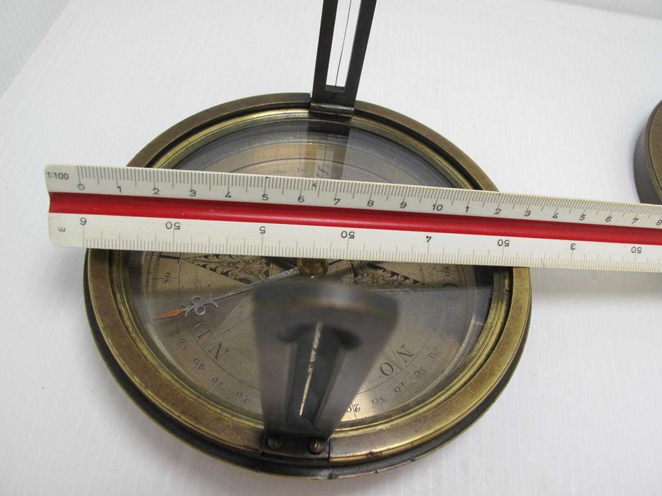 Bússola antiga do século 18 / 19