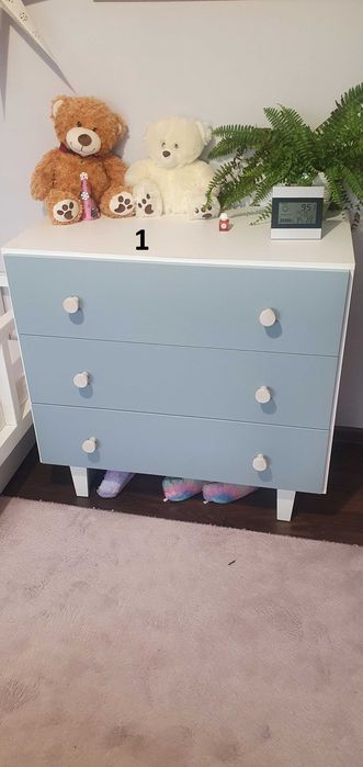 Meble do pokoju dziecięcego – szafy, komoda, regał – idealny stan