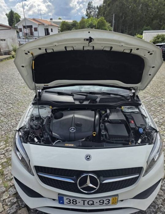 Mercedez-Benz A200d AMG Line — photo 4