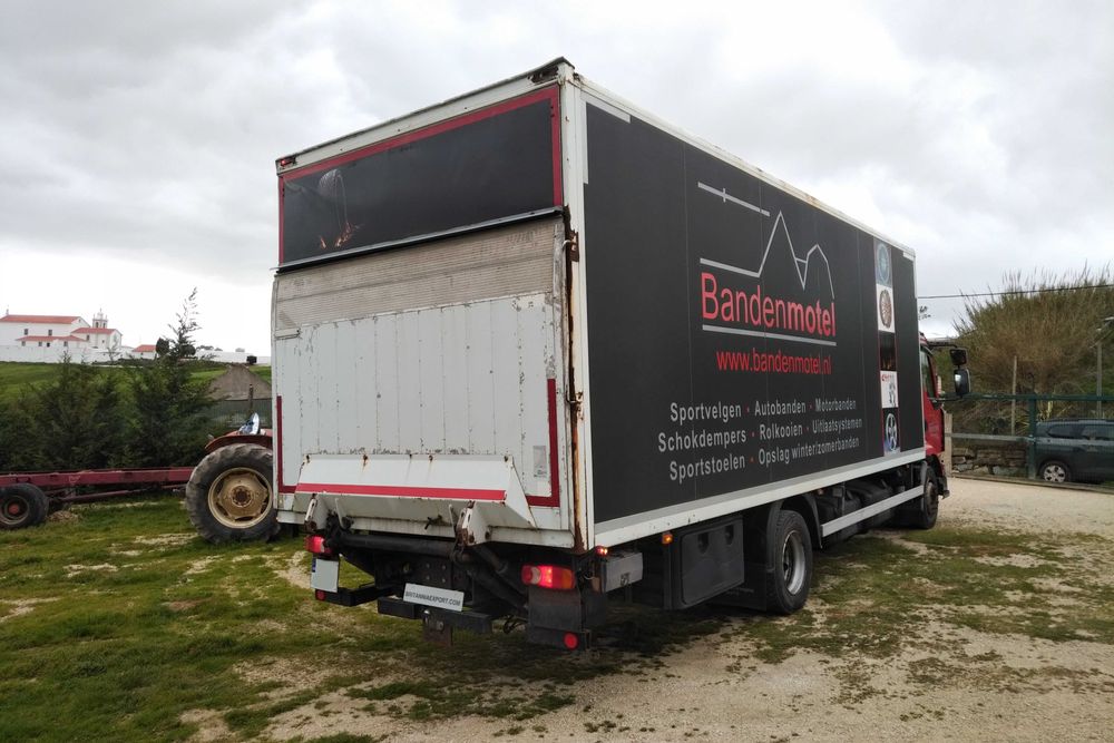 Renault Midlum 240 Caixa Fechada com Plataforma Elevatória | ZF Manual | 12 Ton | Euro 4