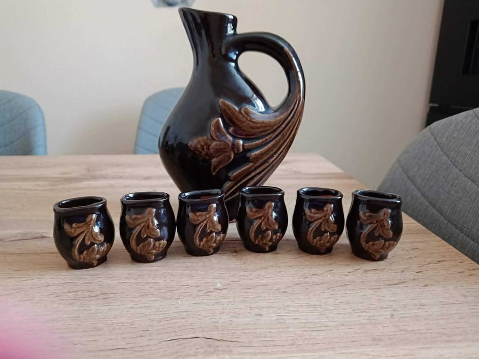 Karafka i kubeczki z kamionki PRL