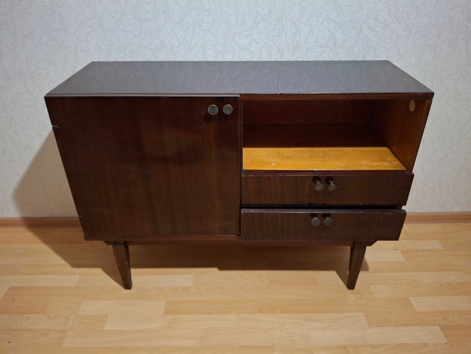 Отдам шкаф сервант тумбу мебель