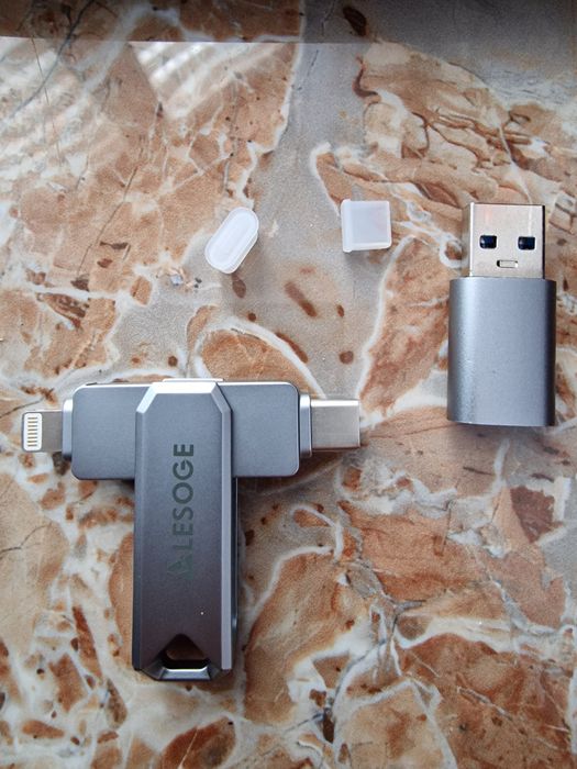 Pendrive 3 w 1 w pudełku